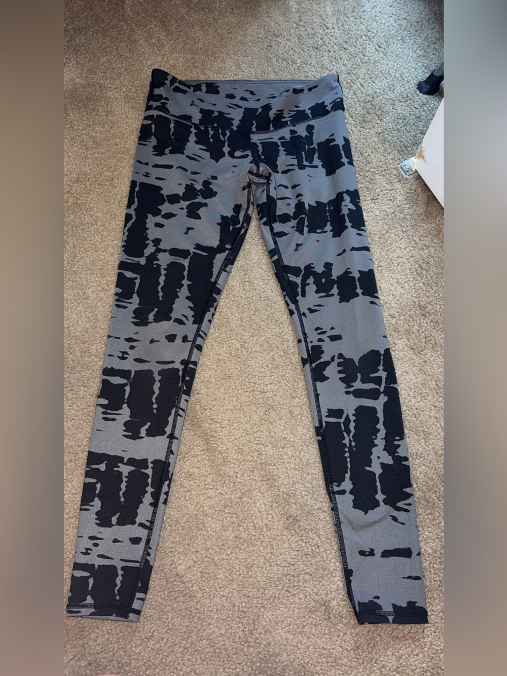 ALO Yoga Black & Gray Abstract Print Leggings